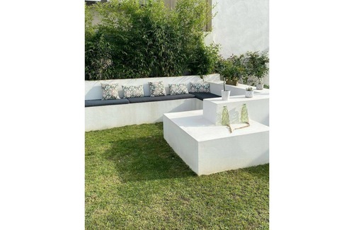 Chateauneuf-les-Martigues Villa | Contemporary villa with private pool