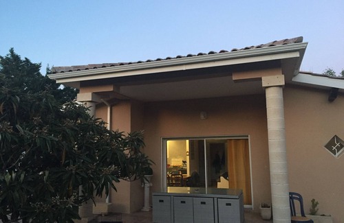 Saint-Jean-de-Cornies Villa | contemporary villa with swimming pool 10x5