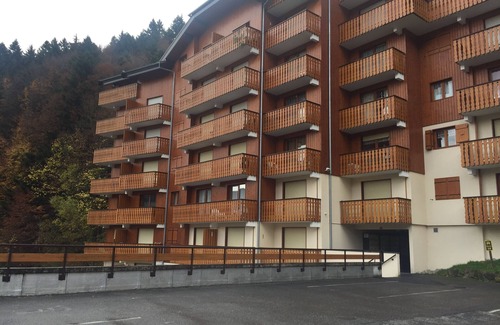 Saint-Jean-dʼAulps Apartment | Contemporary Apartment near ski lift - sleeps4/5