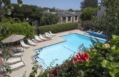 Solana Beach House | Contemporarily Designed Townhome With Fabulous Ocean Views !