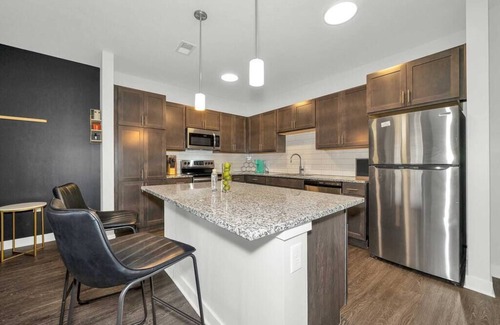 Downtown Indianapolis Apartment | Contemporary 1 BDRM Apt with Pool Parking Gym