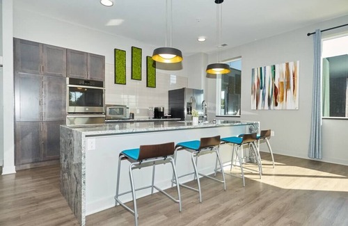 Downtown Indianapolis Apartment | Contemporary 1 BDRM Apt with Pool Parking Gym