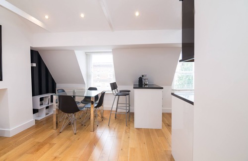 Munster Apartment | Contemporary 1 Bed Flat in Fulham Near The Thames