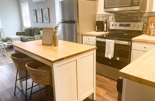 Avondale Apartment | *Contemporary 1 BR by Xavier & Downtown w/parking