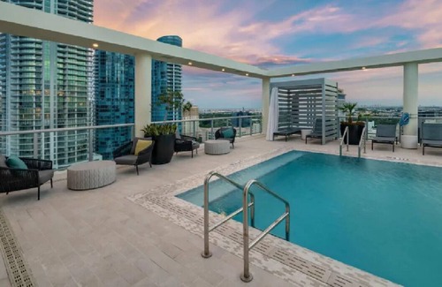 Riverwalk Fort Lauderdale Apartment | Contemporary 1BR, in unit Washer/Dryer, FREE parking with all amenities!