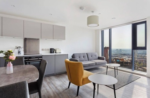 The Westside Apartment | Contemporary 1BR Apartment with Amazing Views
