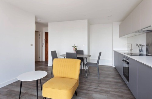The Westside Apartment | Contemporary 1BR Apartment with Amazing Views