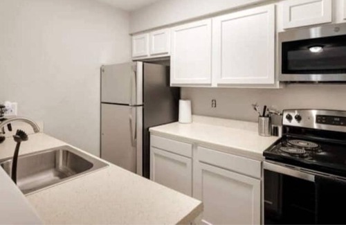Vickery Meadow Apartment | Contemporary 1BR APT w/Kitchen