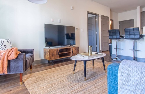 Hurstbourne Apartment | Contemporary 1BR Suite | Pool, Parking + Gym C