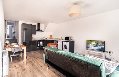 Crosby Apartment | Contemporary 2 Bed Apartment in Waterloo Liverpool