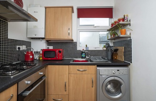 Southville Apartment | Contemporary 2 bed flat in Bristol, free parking