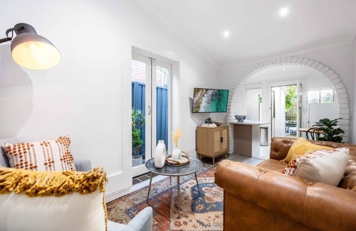 Enmore House | Contemporary 2-Bed House in Trendy Enmore