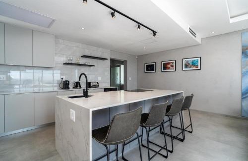 Froggy Farm Apartment | Contemporary 2 Bedroom apt with Indian Ocean Views