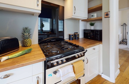 Maidstone Apartment | Contemporary 2 Bed Apartment With Private Garden