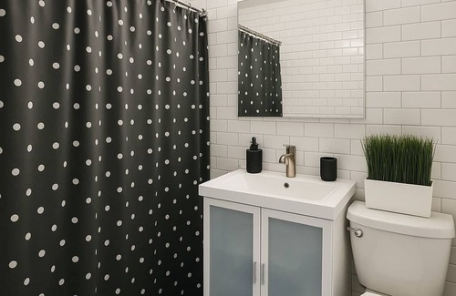 East Hyde Park Apartment | Contemporary 2BR Apartment in Vibrant Hyde Park