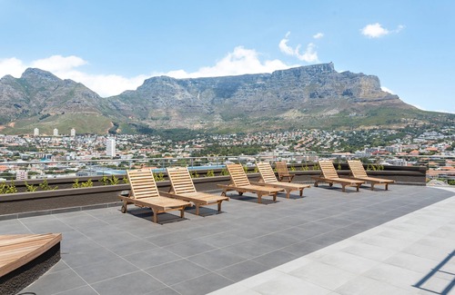 Bo'Kaap Apartment | Contemporary 3-Bed at the Peak of Bo-Kaap | Pool