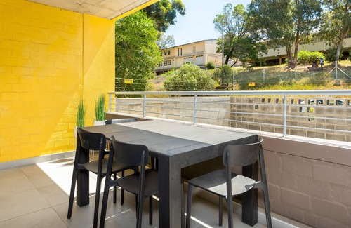 Bo'Kaap Apartment | Contemporary 3-Bed at the Peak of Bo-Kaap | Pool