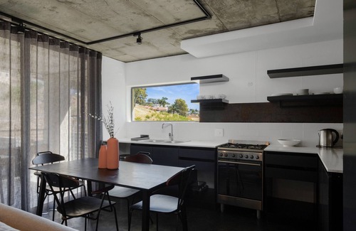 Schotsche Kloof Apartment | Contemporary 3-Bedroom in Bo-Kaap | Views and Pool