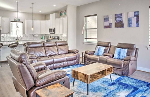 Riverside Terrace House | Contemporary 3 Bedroom Home - Minutes from Texas Medical Center