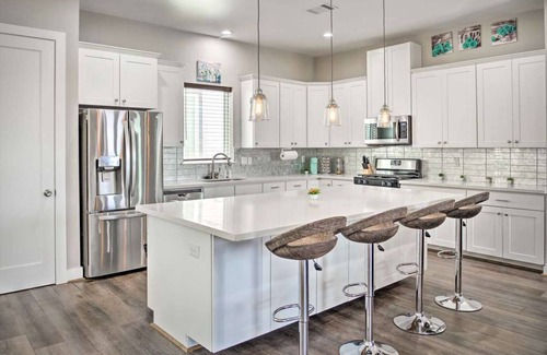 Riverside Terrace House | Contemporary 3 Bedroom Home - Minutes from Texas Medical Center