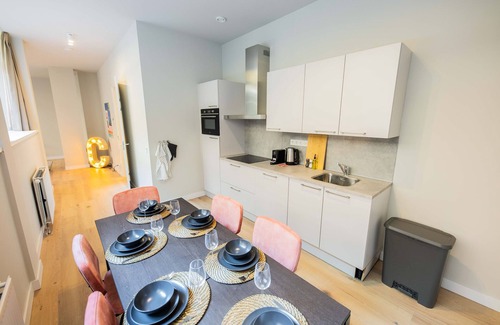 Nieuwe Werk Villa | Contemporary 3BDR Apartment WS