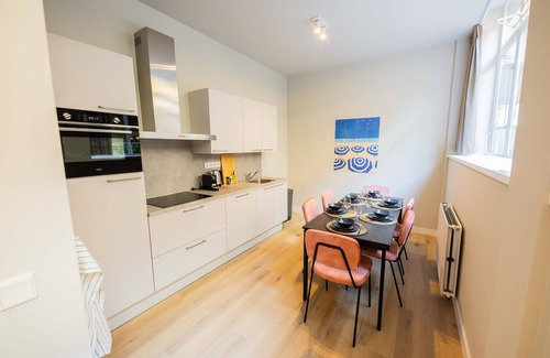 Nieuwe Werk Villa | Contemporary 3BDR Apartment WS