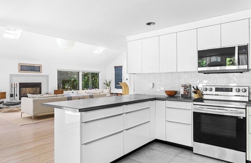 Quogue House | Contemporary 3BR Getaway in Quogue with Heated Pool