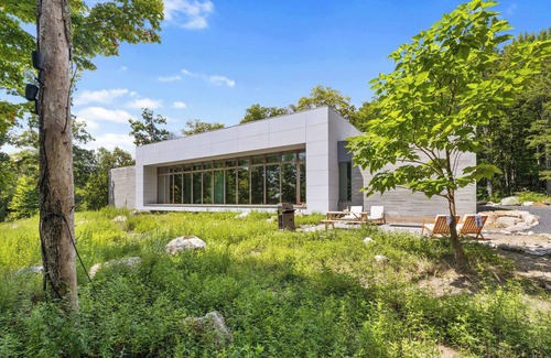 Wallkill House | Contemporary 4-BR Catskills Retreat w/plunge pool