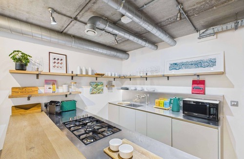Cathedrals Apartment | Contemporary and Industrial Apartment in Southwark