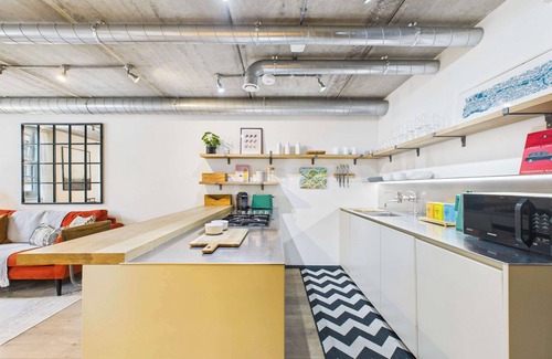 Cathedrals Apartment | Contemporary and Industrial Apartment in Southwark