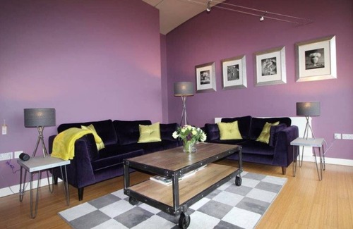 Trafford Apartment | Contemporary Apartment (A) with Balcony in Altrincham, 8 Miles from Manchester