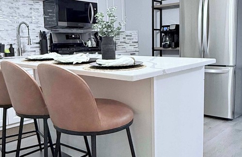 Pawtucket House | Contemporary Apartment- Prime Location to MBTA