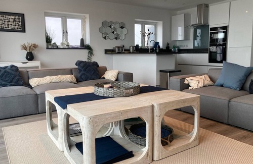 Newquay Apartment | Contemporary apartment with stunning sea view - 10 min from the beach