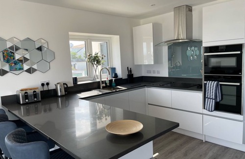 Newquay Apartment | Contemporary apartment with stunning sea view - 10 min from the beach