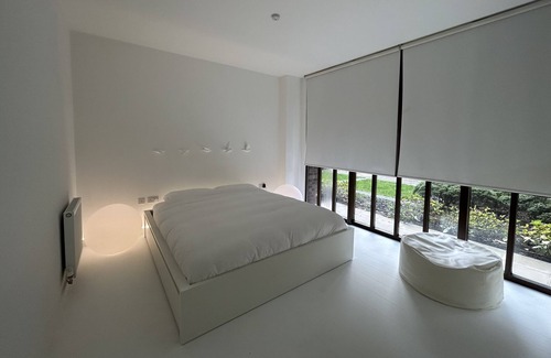 Prince's Apartment | Contemporary Apartment in Central London