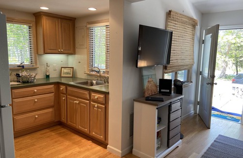 Hampton Bays Cottage | Contemporary Beach Cottage - Walk to Bay, Minutes from Ocean