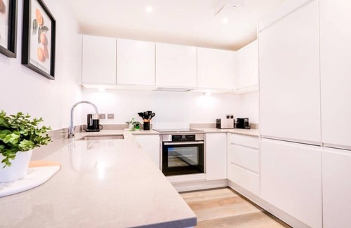Holborn and Covent Garden Apartment | Contemporary & Bright Apartment in Bloomsbury