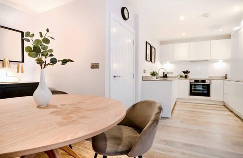 Holborn and Covent Garden Apartment | Contemporary & Bright Apartment in Bloomsbury
