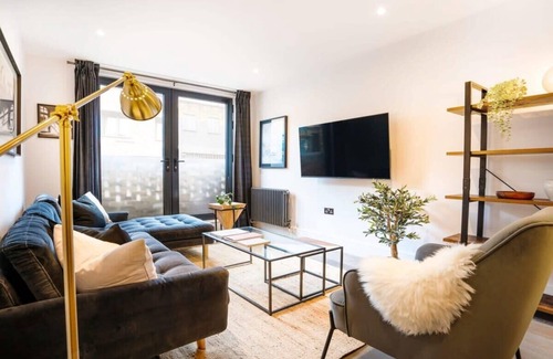 Holborn and Covent Garden Apartment | Contemporary & Bright Apartment in Bloomsbury