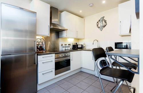 Islington Apartment | Contemporary by Regent's Canal, by Veeve