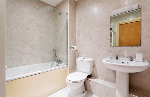 Islington Apartment | Contemporary by Regent's Canal, by Veeve