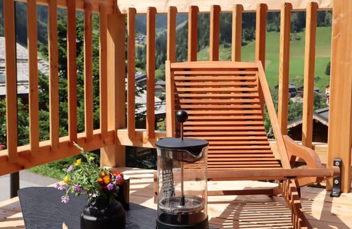 Beaufort Ski Chalet | Contemporary chalet for 8, 4 bedrooms, mountain views, parking, near village