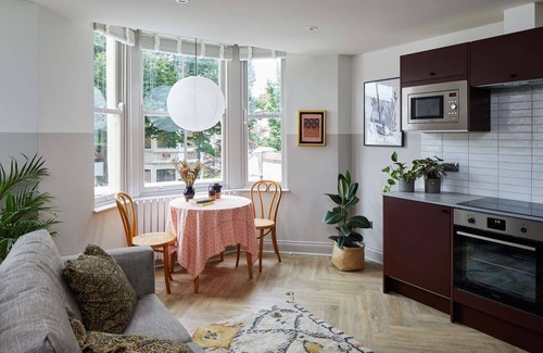 Pontcanna Apartment | Contemporary Central Duplex by Black Door Stays