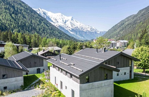 Argentiere Ski Chalet | Contemporary chalet with sauna, fireplace, and large garden