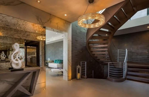 Pacific Palisades House | Contemporary chic 7500 sq ft 6 bed/ 6 bath custom designed home with 4 full ocean view rooms
