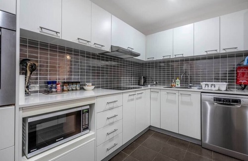 Phillip Apartment | Contemporary City Escape / Phillip, ACT