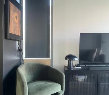 Te Aro Apartment | Contemporary City Studio