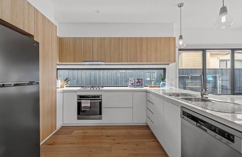 Rosebud House | Contemporary Coastal Escape with Sparkling Pool