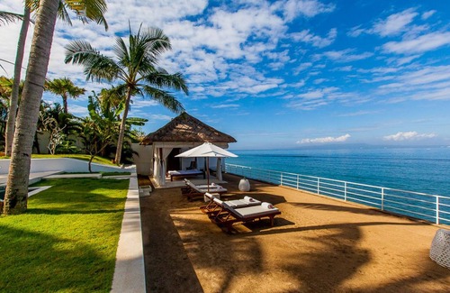 Manggis Villa | Contemporary-Colonial Style 3BR Villa W/Ocean View, Candidasa! Stunning View!