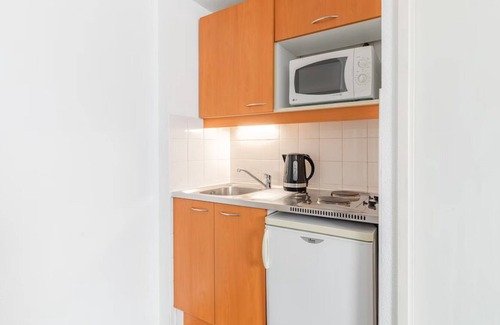 7th Arrondissement Apartment | Contemporary Comfort in Lyon's Vibrant Gerland District